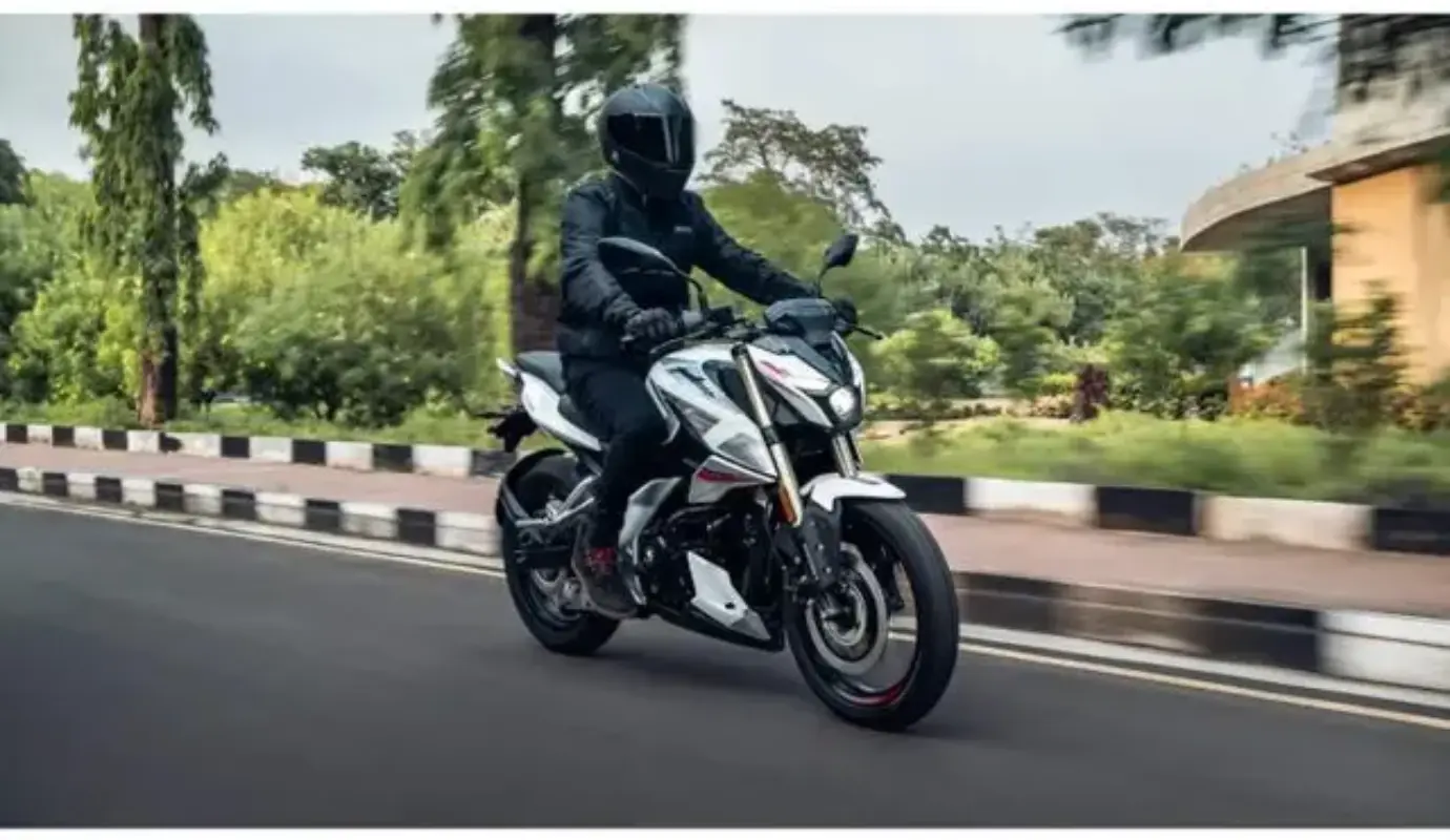 Bajaj Pulsar N160