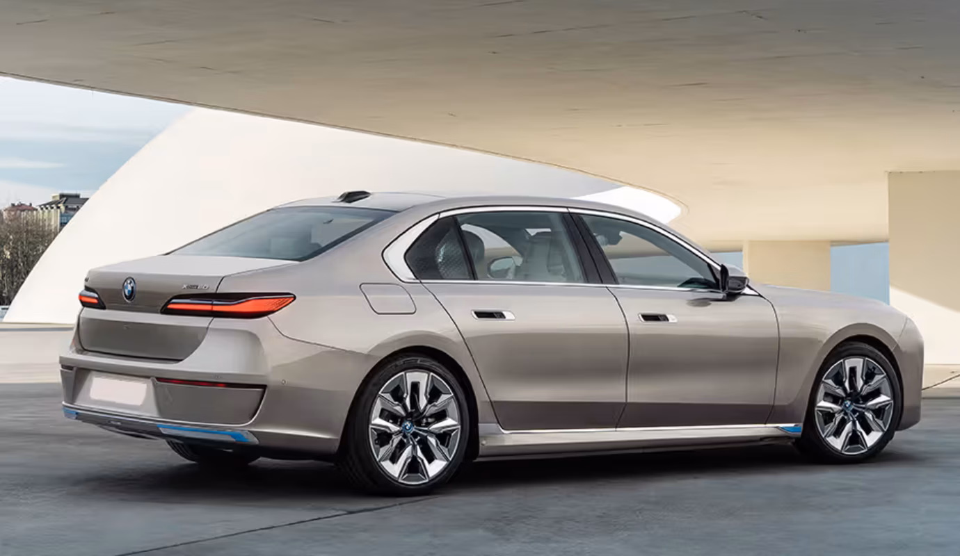 BMW i7