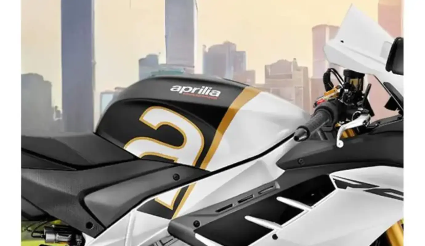 Aprilia RSV4 1100 Factory