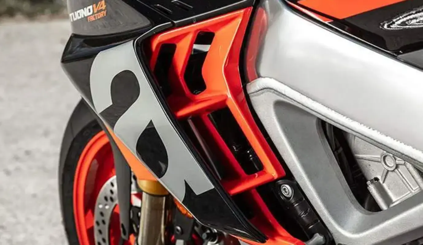 Aprilia Tuono V4