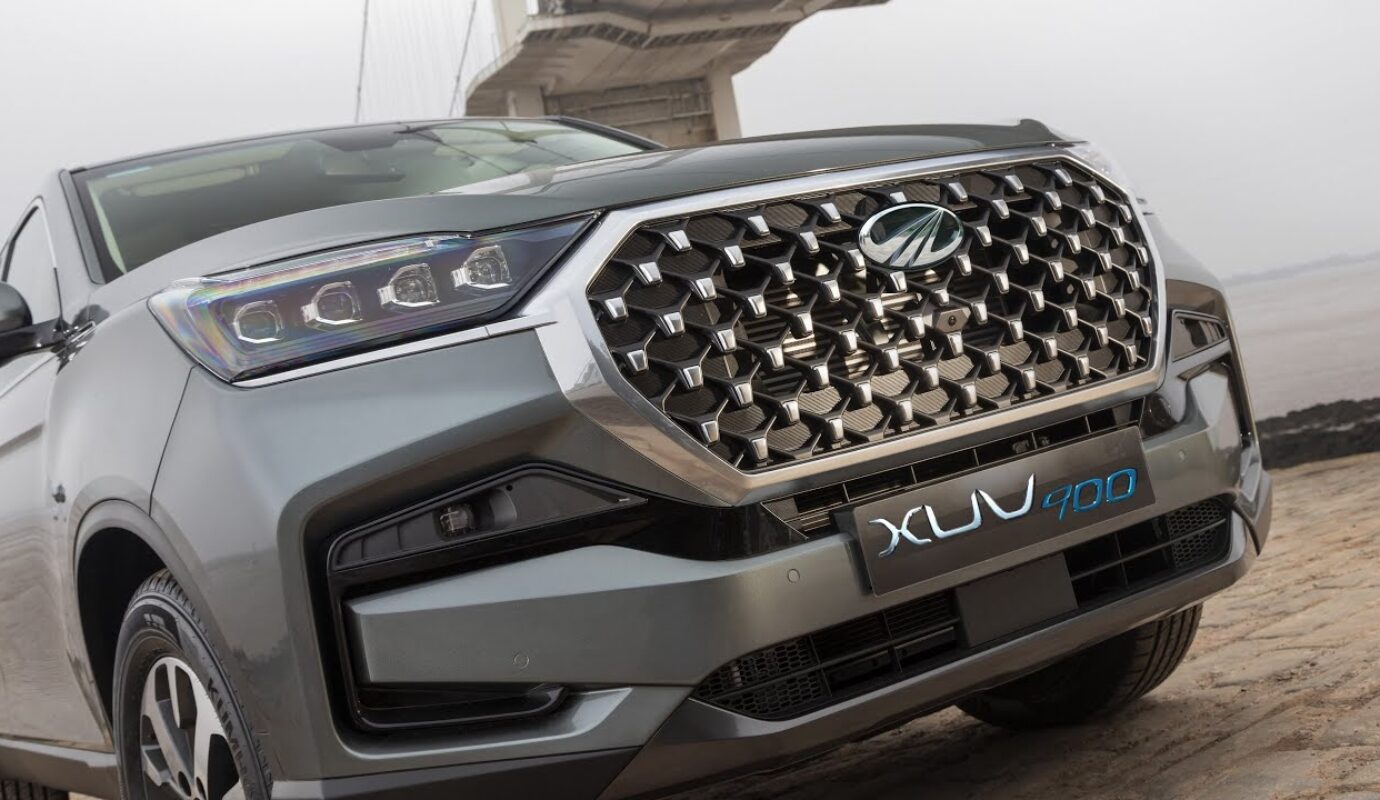 Mahindra XUV900