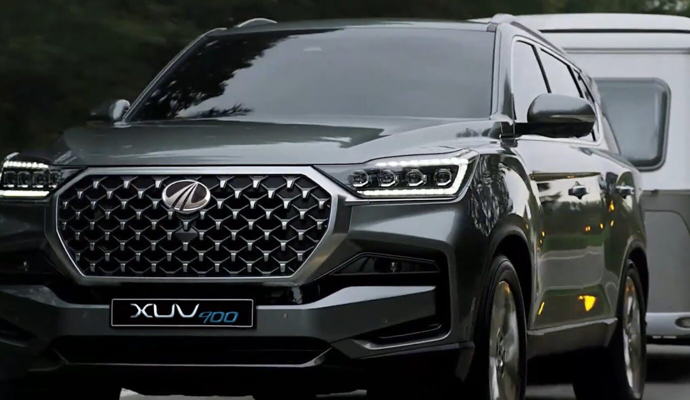 Mahindra XUV900